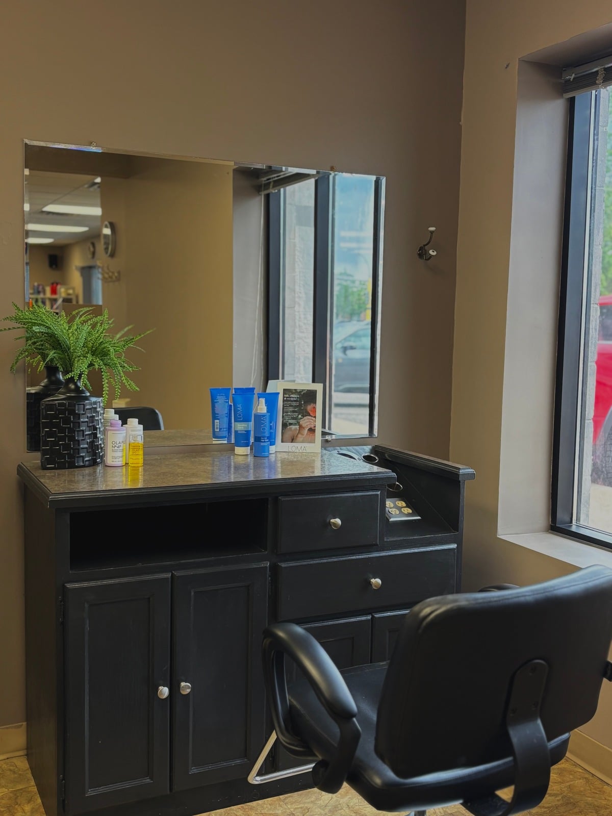Salon Suite